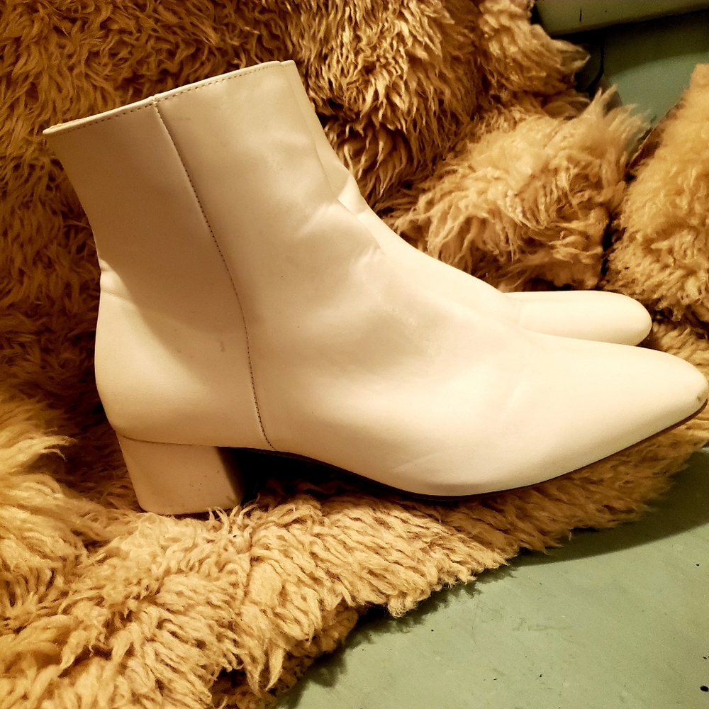 White ankle zip up womans size 10 boots